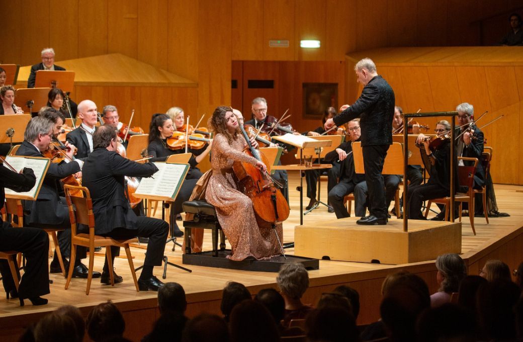 Julia Hagen junto a la Mozarteumorchester Salzburg © Auditorio de Zaragoza