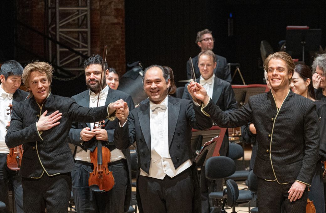 Tugan Sokhiev et les fr&egrave;res Jussen &agrave; la Halle aux grains &copy; William Wartel