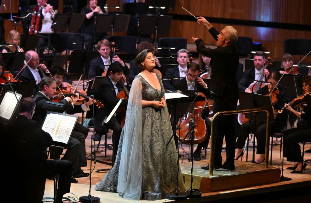 Beth Taylor, Edward Gardner and the London Philharmonic Orchestra &copy; Mark Allan Photography