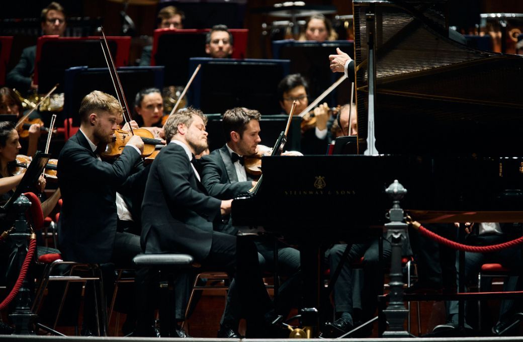 Benjamin Grosvenor and the Sinfonia of London &copy; Eduardus Lee