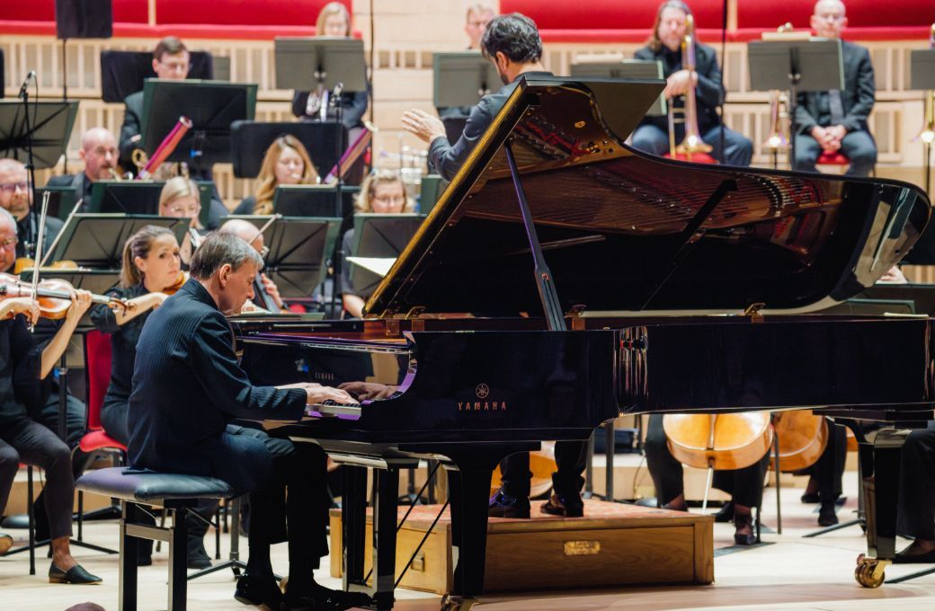 Sir Stephen Hough, Domingo Hindoyan and the RLPO &copy; Gary William Smith