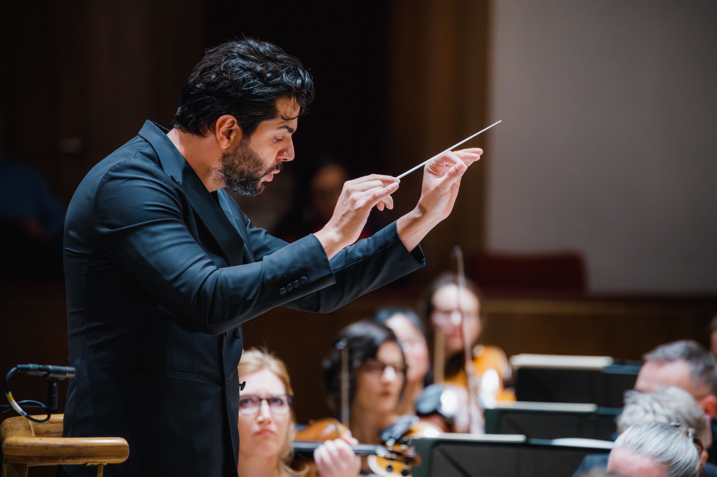 Domingo Hindoyan conducts the RLPO &copy; Gary William Smith