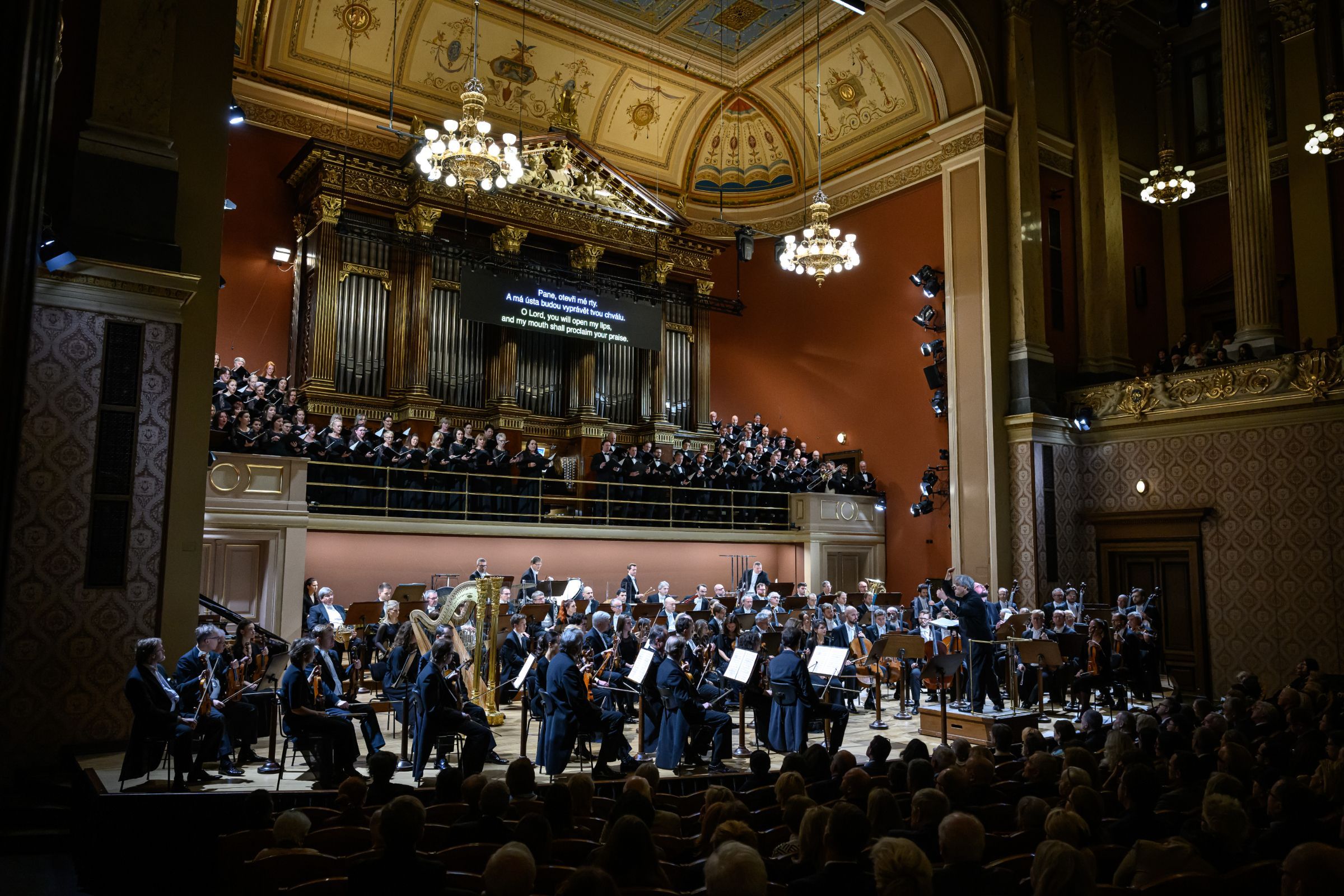 Sir Antonio Pappano conducts the Czech Philharmonic and Prague Philharmonic Choir &copy; Petra Hajska