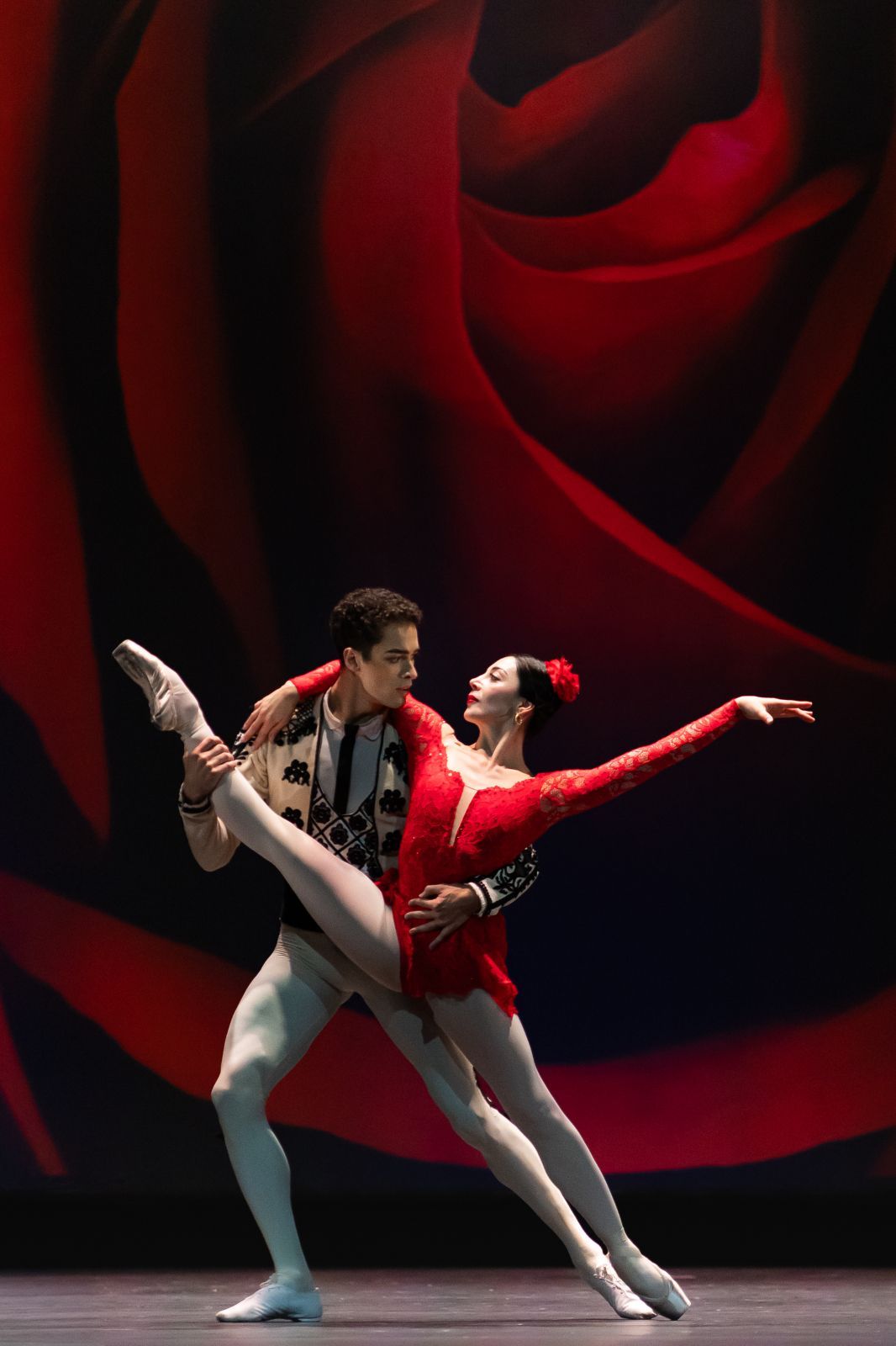 David Motta Soares and Maia Makhateli in <i>Carmen</i> © Carol Lancelloti