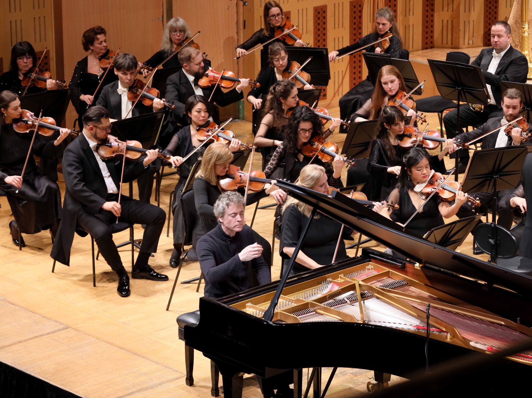 Paul Lewis and Concerto Budapest &copy; Mark Stedman | National Concert Hall
