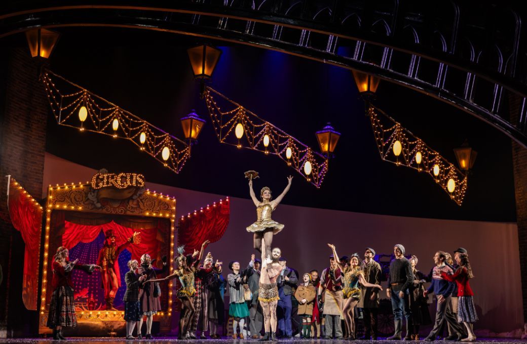 Alice Kawalek as The Ballerina and Thomas Edwards as The Strongman in Hampson's <i>The Snow Queen</i> &copy; Andy Ross