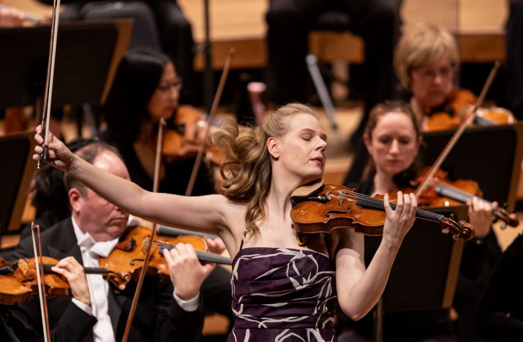 Simone Lamsma and the Orchestre Symphonique de Montréal © Antoine Saito