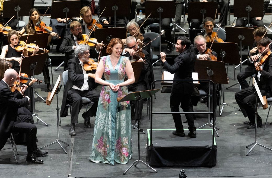 La mezzosoprano Catriona Morison, Nuno Coelho y la Sinf&oacute;nica de Tenerife &copy; Miguel Barreto | Auditorio de Tenerife
