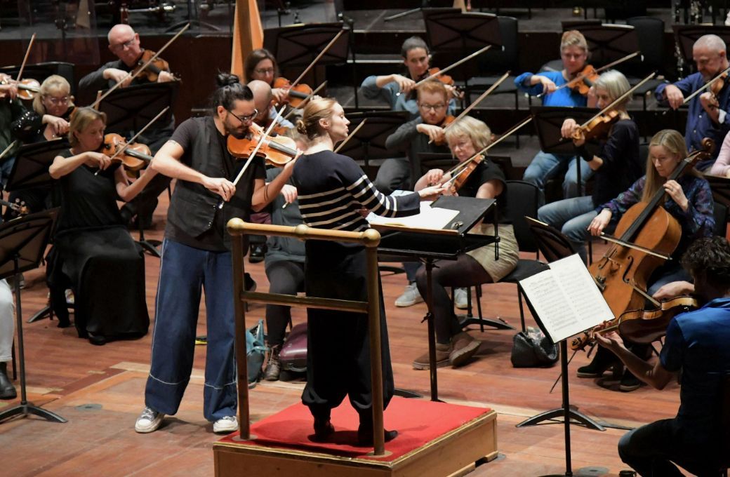 Nemanja Radulović and Giedrė &Scaron;lekytė in rehearsal with the RSNO &copy; RSNO | Clara Cowen