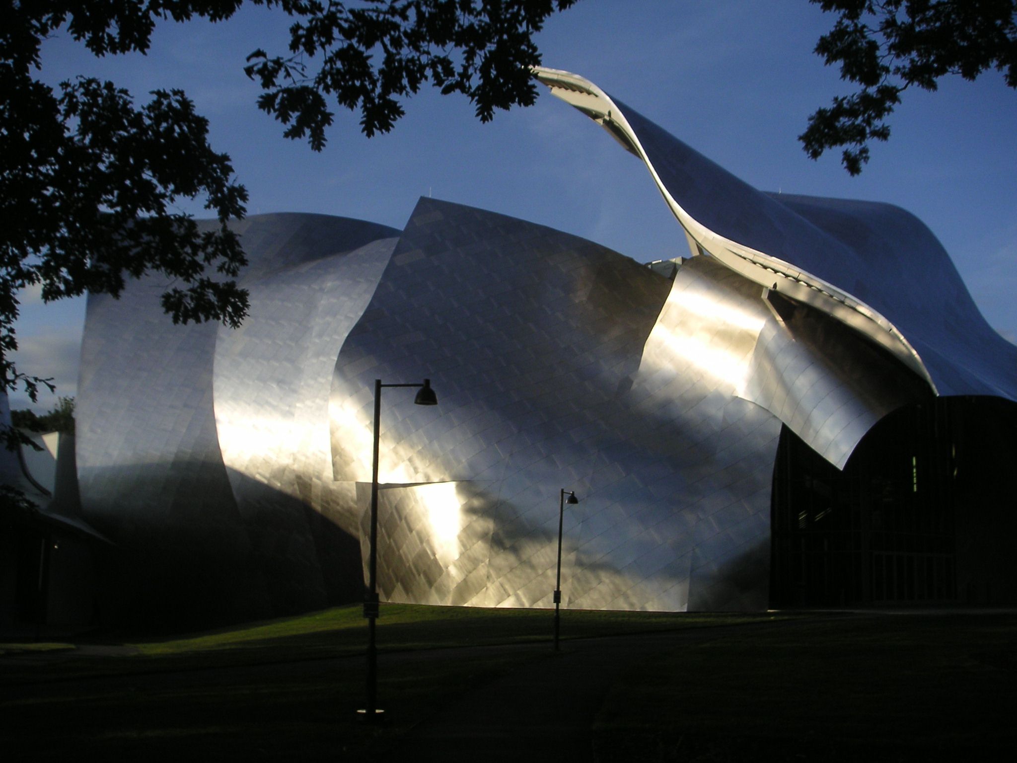 Richard B Fisher Centre for the Performing Arts, Annandale-on-Hudson &copy; Paul Masck | CC BY-SA 2.5 via Wikimedia Commons