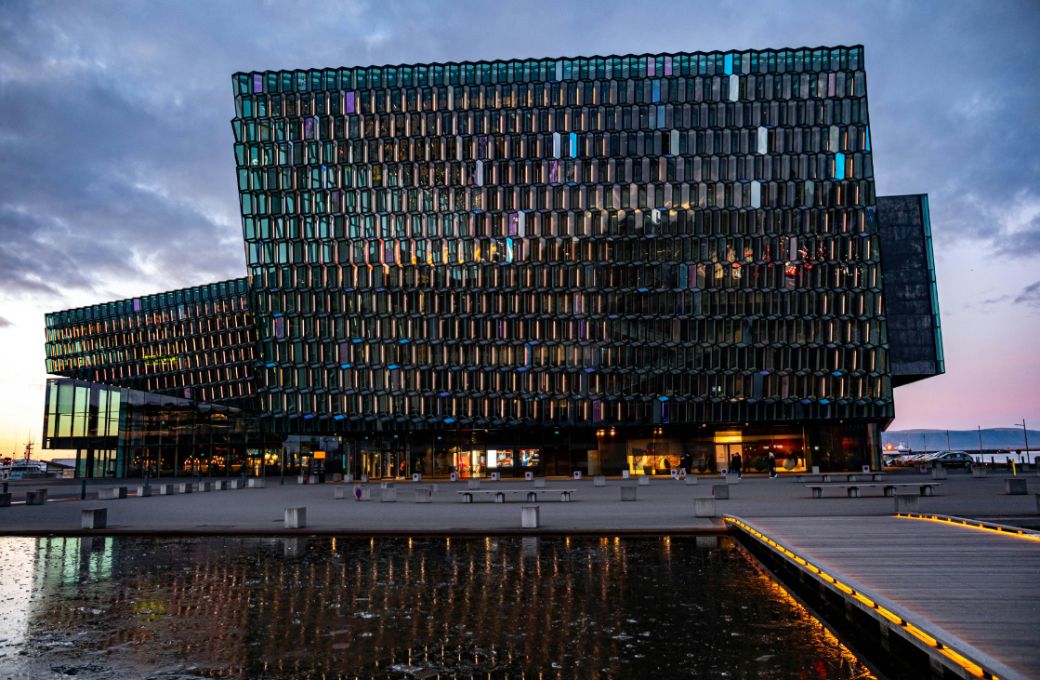 Harpa, Reykjav&iacute;k &copy; Bogdan Giurca, Pexels