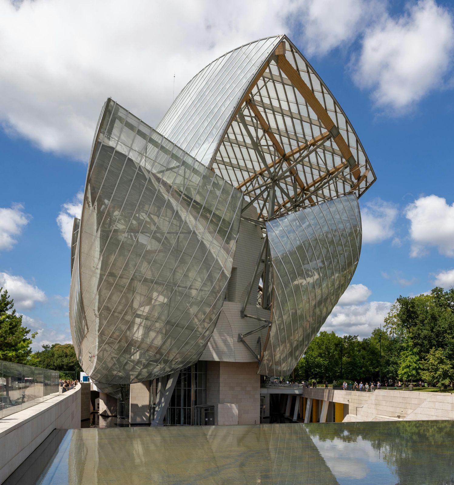 Fondation Louis Vuitton, Paris &copy; Igor Passchier | Pexels