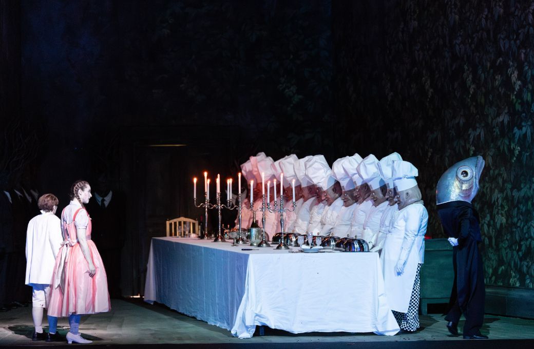 Rachael Wilson (Hänsel) and Nikola Hillebrand (Gretel) © Geoffroy Schied