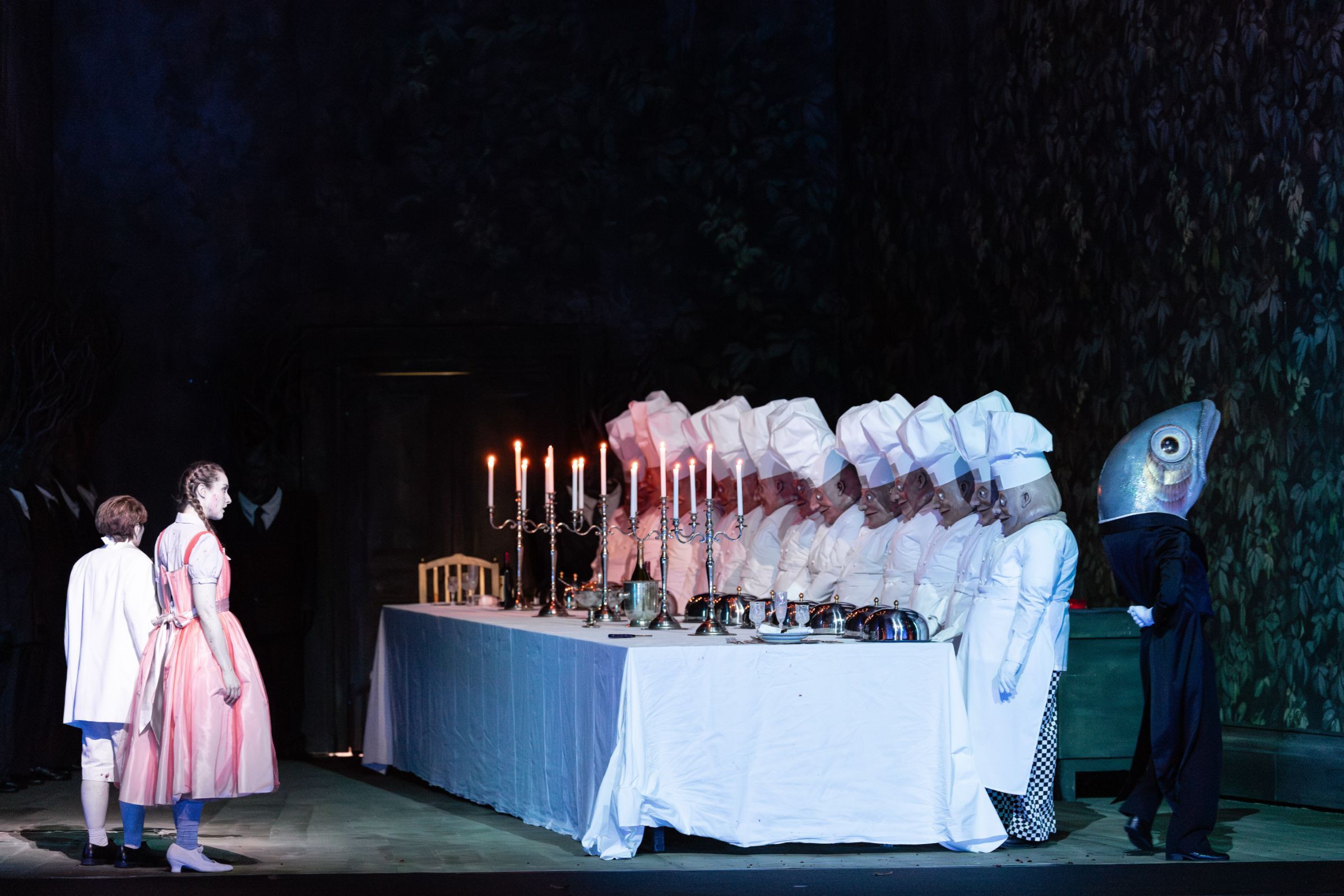 Rachael Wilson (Hänsel) and Nikola Hillebrand (Gretel) © Geoffroy Schied
