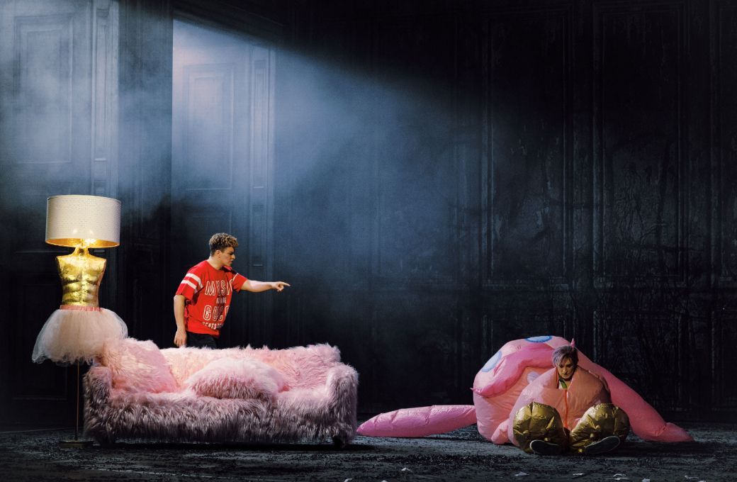 Lionel von Lawrence (Danny Robinson) and Oliver Liebl (Aschenbr&ouml;del) &copy; Marco Sommer | Volksoper Wien