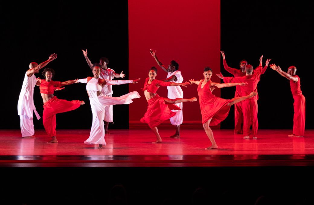 Alvin Ailey American Dance Theater in Ronald K. Brown’s <i>Grace</i> © Danica Paulos