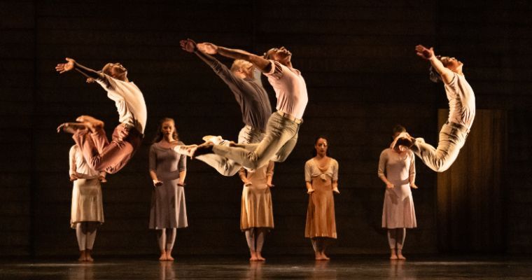 Paul Taylor Dance Company in his <i>Speaking in Tongues</i> © Steven Pisano
