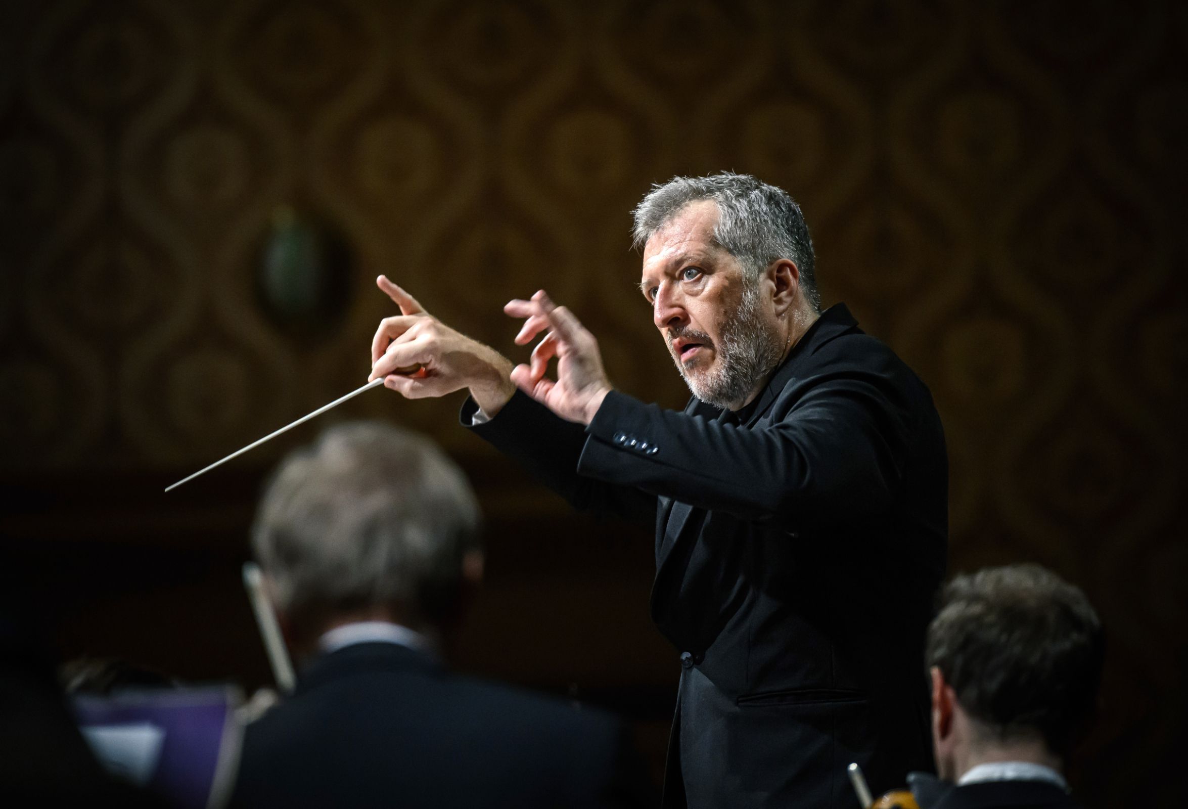 Thomas Adès conducts the Czech Philharmonic © Petra Hajská