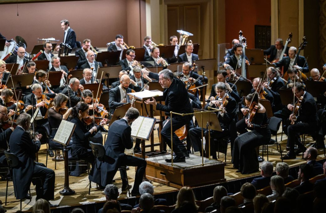 Thomas Adès conducts the Czech Philharmonic © Petra Hajská