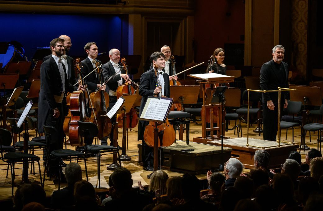 Václav Petr and the Czech Philharmonic cellists © Petra Hajská