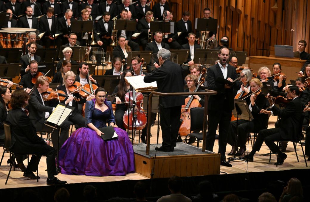 Julia Sitkovetsky, Sir Antonio Pappano, Ashley Riches and the LSC and LSO &copy; LSO | Mark Allan