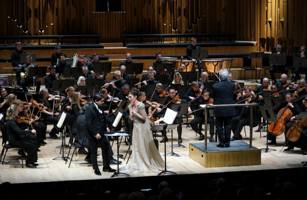 Iván Ayón-Rivas, Ermonela Jaho, Carlo Rizzi and the BBC SO © BBC | Opera Rara | Russell Duncan