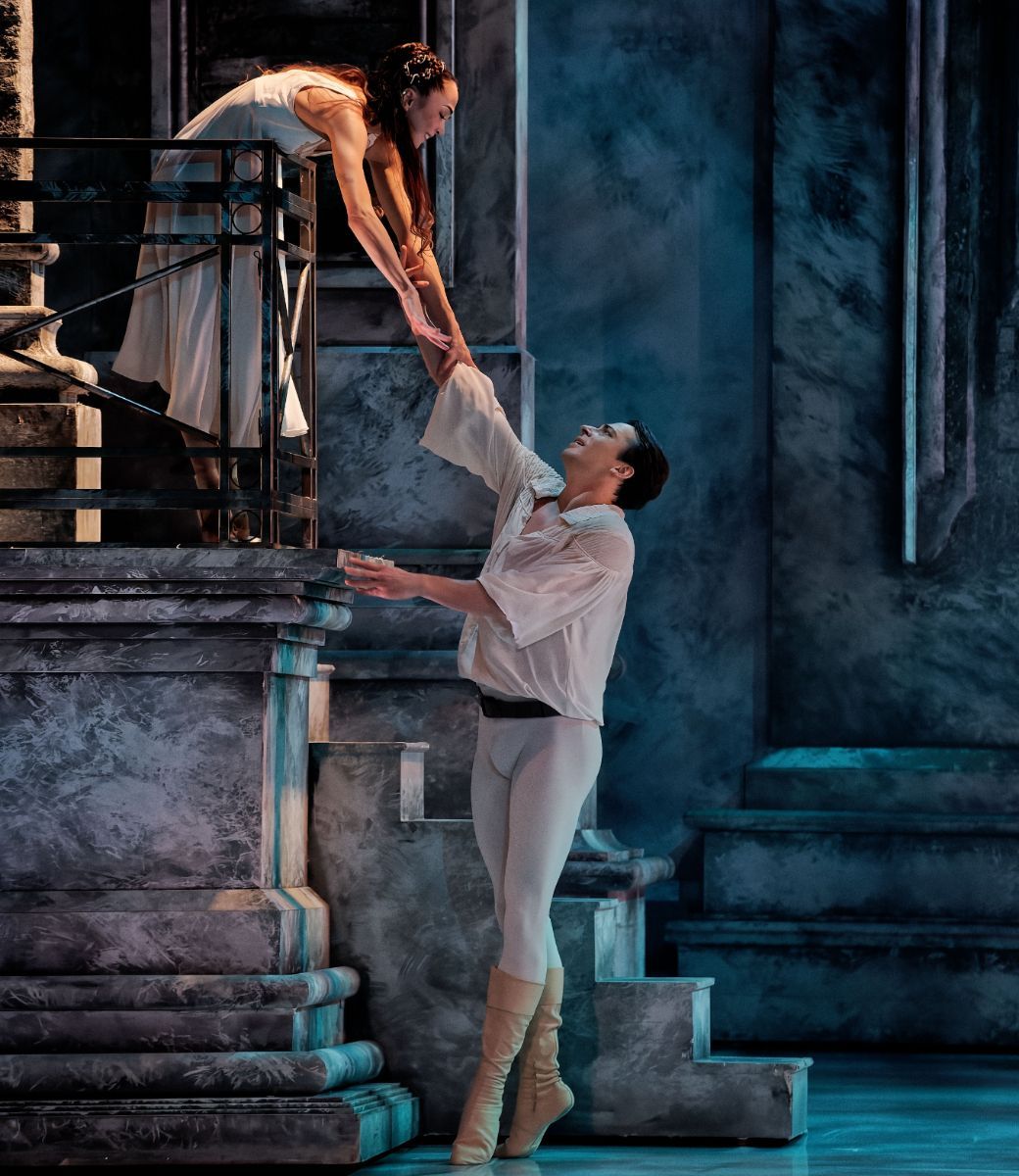 Vanessa Feuillatte as Juliet and Oleg Rogachev as Romeo in Moricone's <i>Romeo and Juliet</i> © Agathe Poupeney