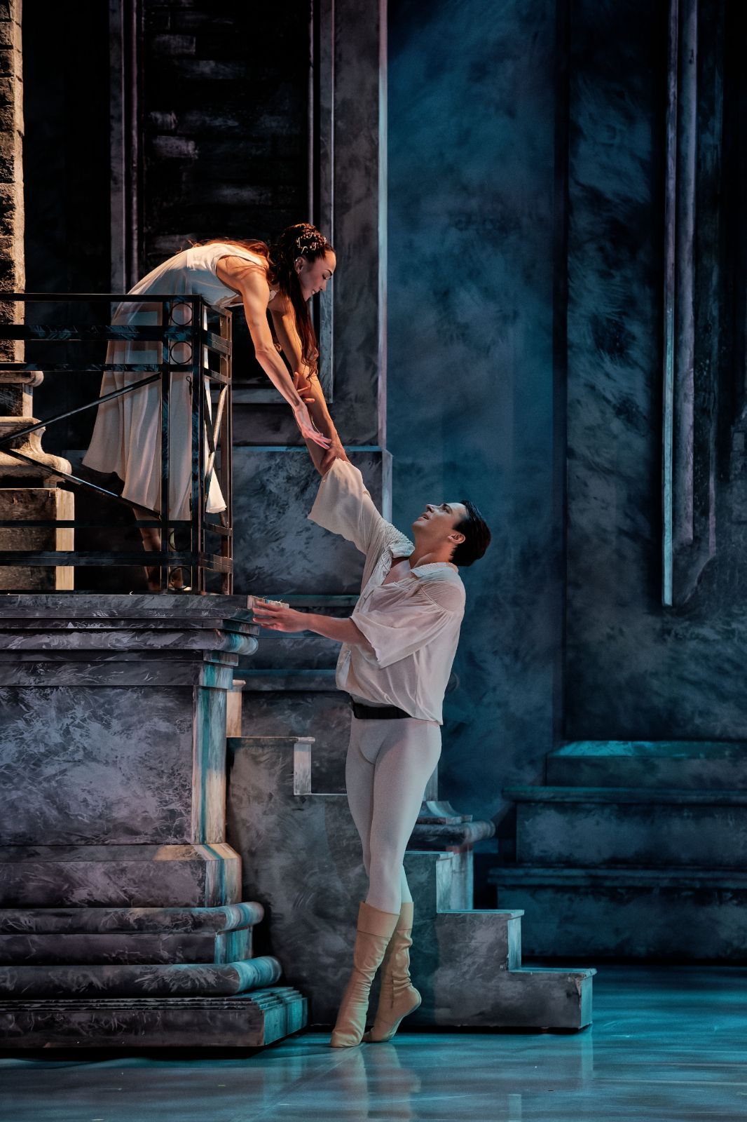 Vanessa Feuillatte as Juliet and Oleg Rogachev as Romeo in Moricone's <i>Romeo and Juliet</i> © Agathe Poupeney