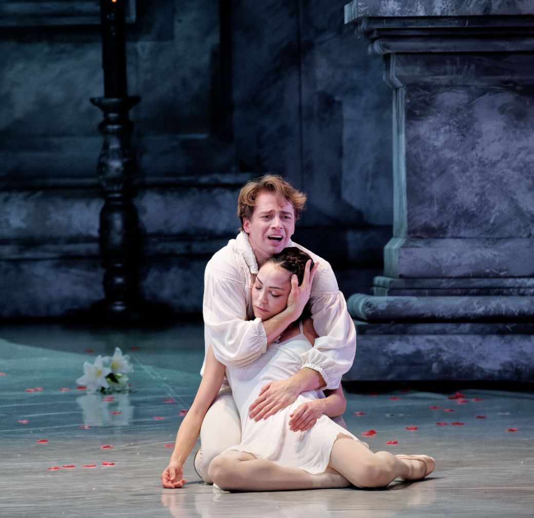 Oleg Rogachev as Romeo and Vanessa Feuillatte as Juliet in <i>Romeo and Juliet</i> © Agathe Poupeney