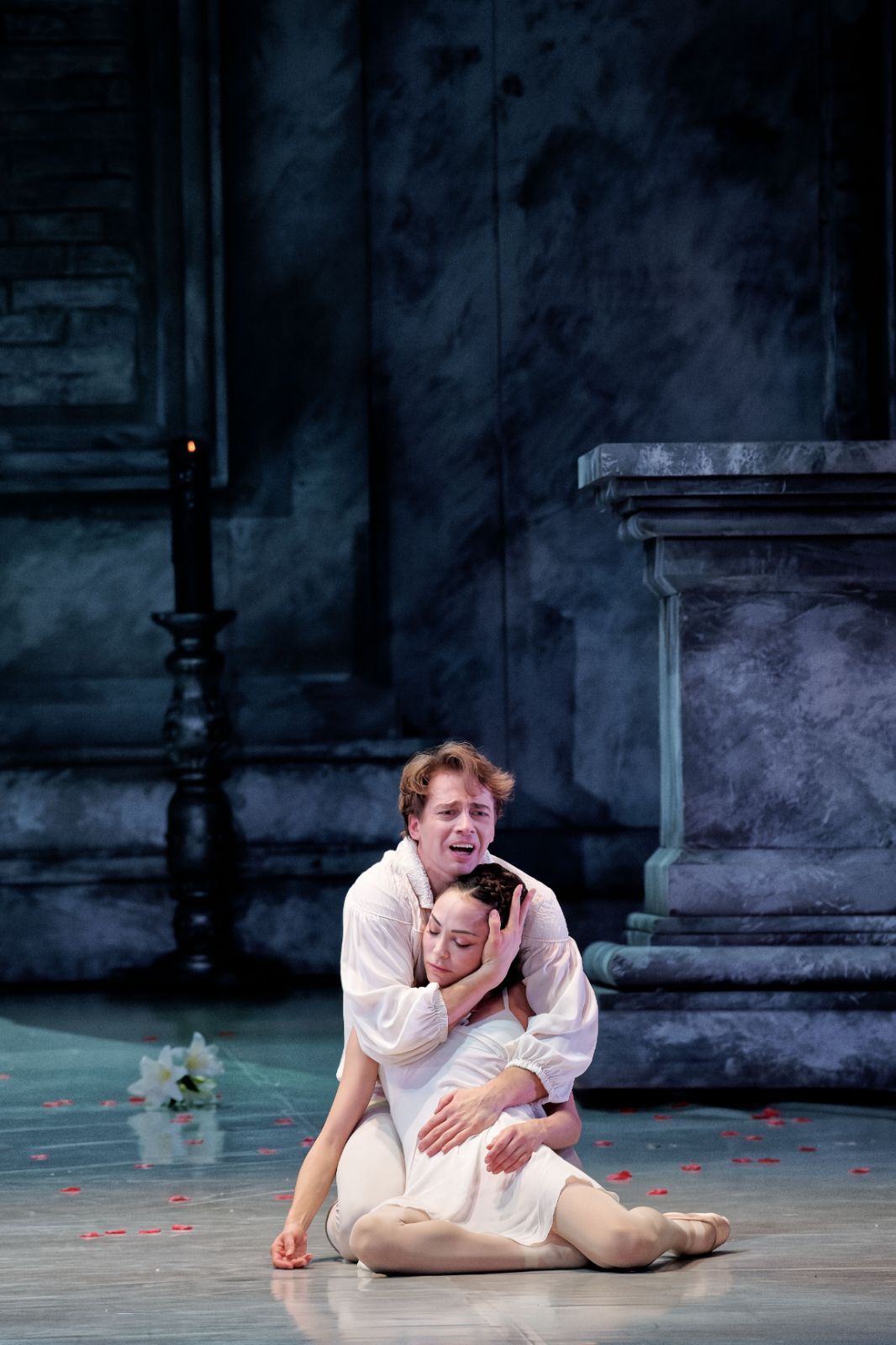 Oleg Rogachev as Romeo and Vanessa Feuillatte as Juliet in <i>Romeo and Juliet</i> © Agathe Poupeney