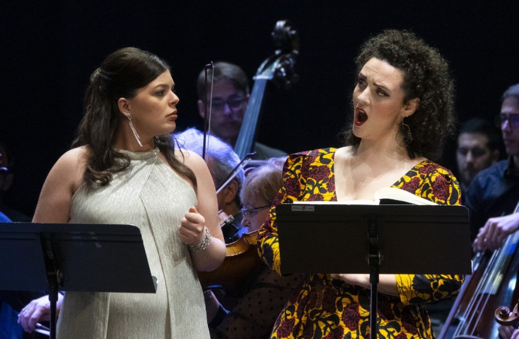 Sabrina G&aacute;rdez y M&oacute;nica Redondo &copy; Alfonso Rego | Temporada L&iacute;rica de Amigos de la &Oacute;pera de A Coru&ntilde;a