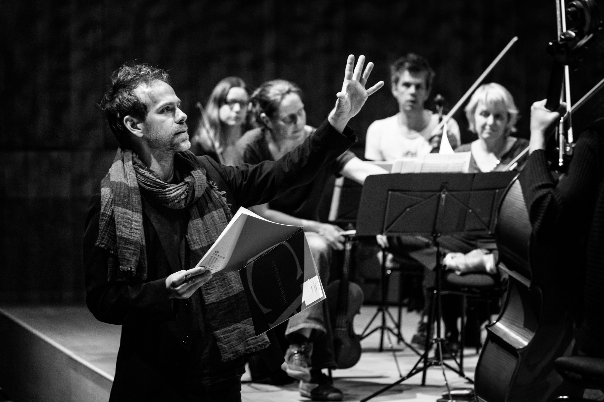 Bryce Dessner in rehearsal &copy; Peter Hundert