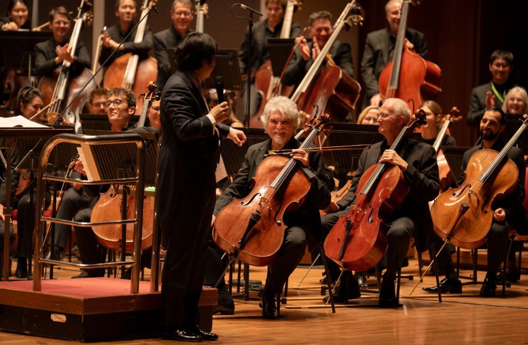 Kazuki Yamada hails Principal Cello, Eduardo Vassallo © Andrew Fox