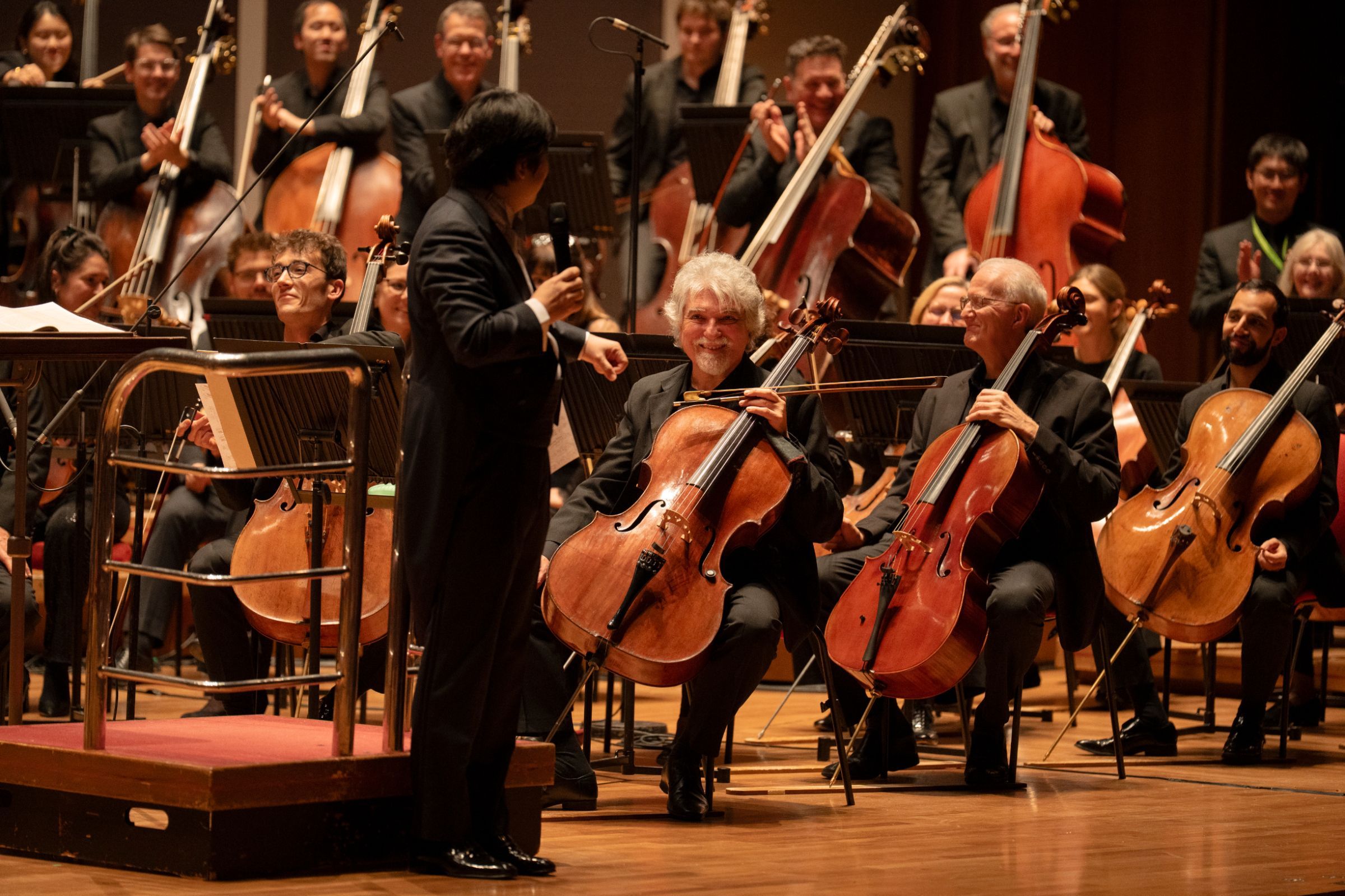 Kazuki Yamada hails Principal Cello, Eduardo Vassallo © Andrew Fox