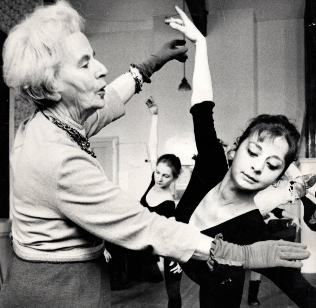 Dame Marie Rambert rehearsing Maggie Lorraine with Cecilia Barrett behind her &copy; Courtesy of Maggie Lorraine