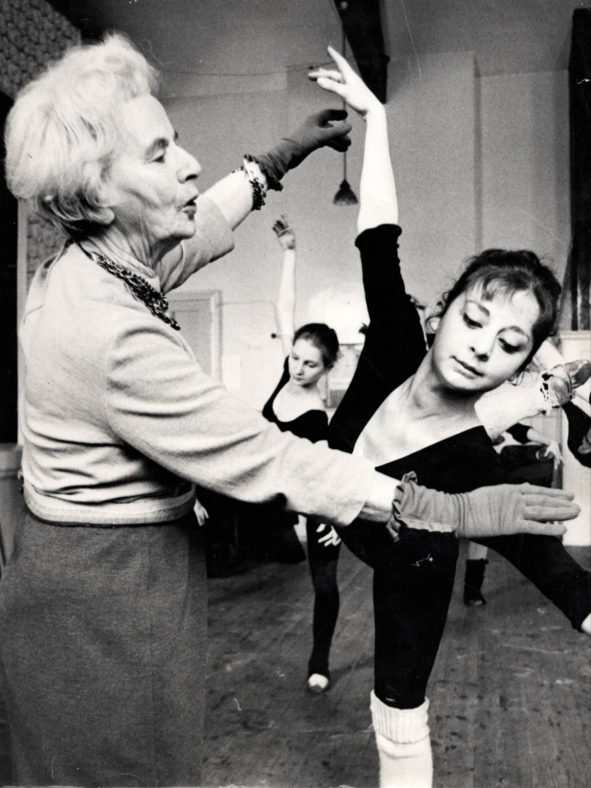 Dame Marie Rambert rehearsing Maggie Lorraine with Cecilia Barrett behind her &copy; Courtesy of Maggie Lorraine