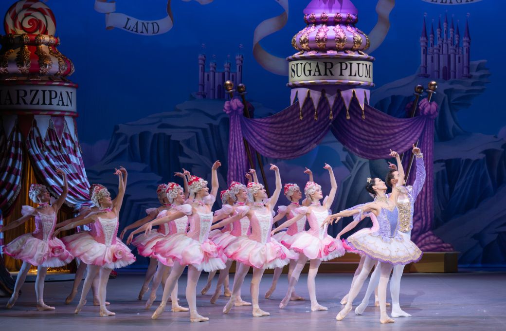 Sangeun Lee (Sugar Plum Fairy), Gareth Haw (Cavalier) and English National Ballet dancers © Photography by ASH