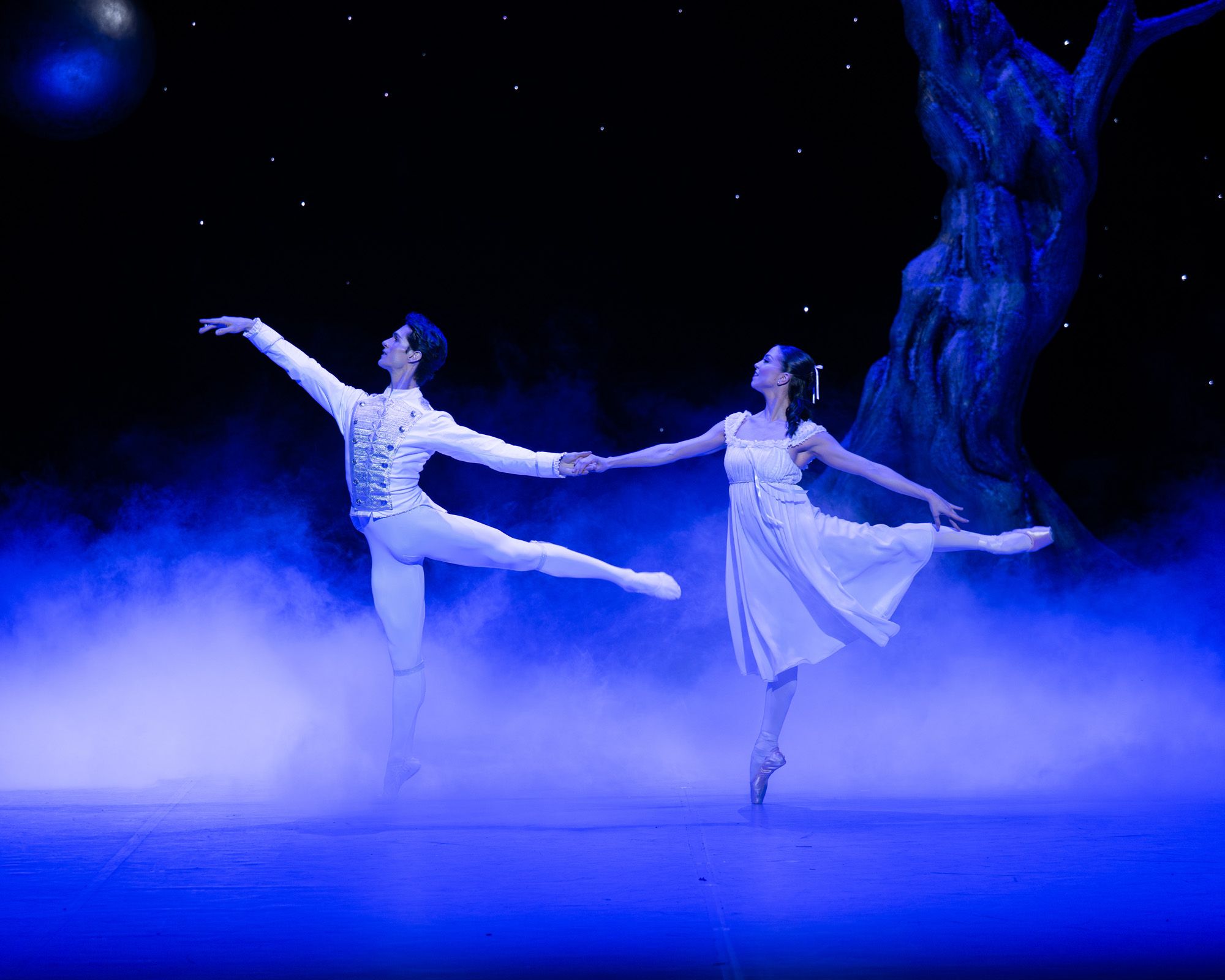 Paulo Rodrigues (Nutcracker Prince) and Ivana Bueno (Clara) &copy; Photography by ASH