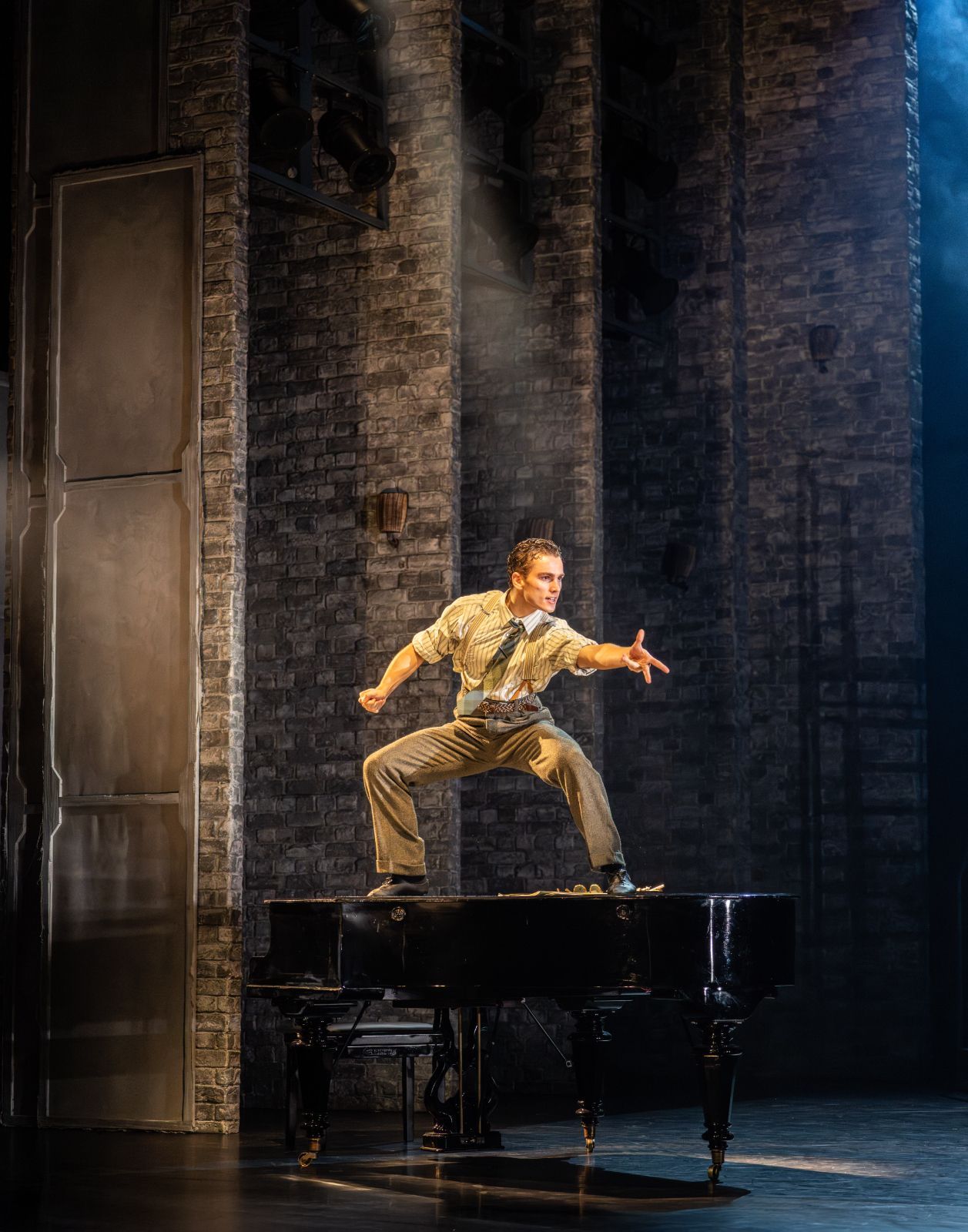 Leonardo McCorkindale as Julian Craster in Matthew Bourne's <i>The Red Shoes</i> © Johan Persson