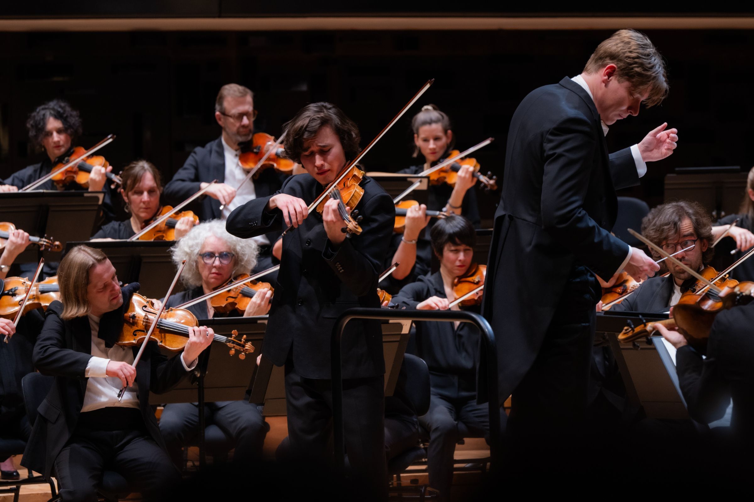Daniel Lozakovich, Klaus Mäkelä et l'Orchestre de Paris &copy; William Beaucardet