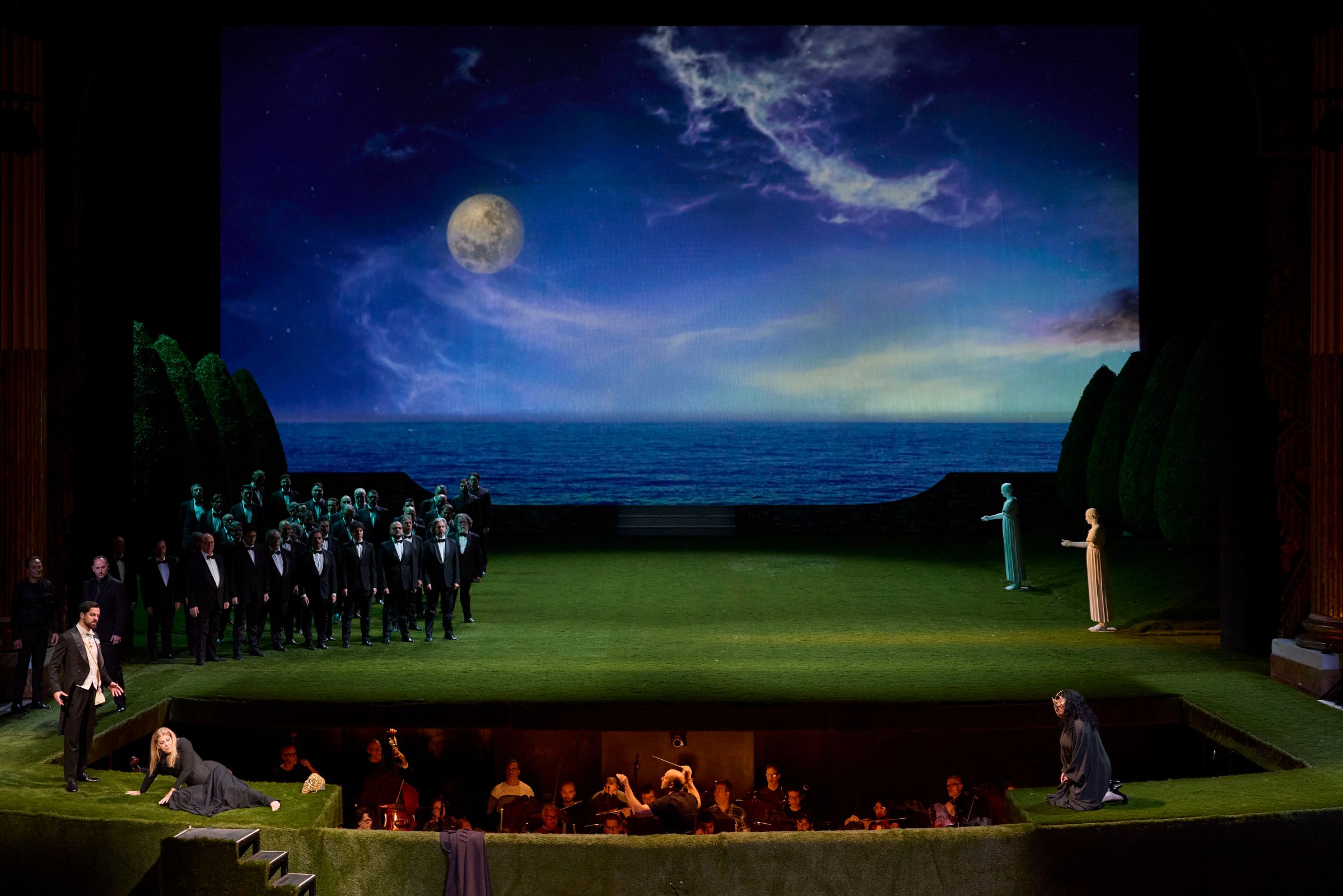 <i>Medea</i> at the Teatro di San Carlo &copy; Luciano Romano