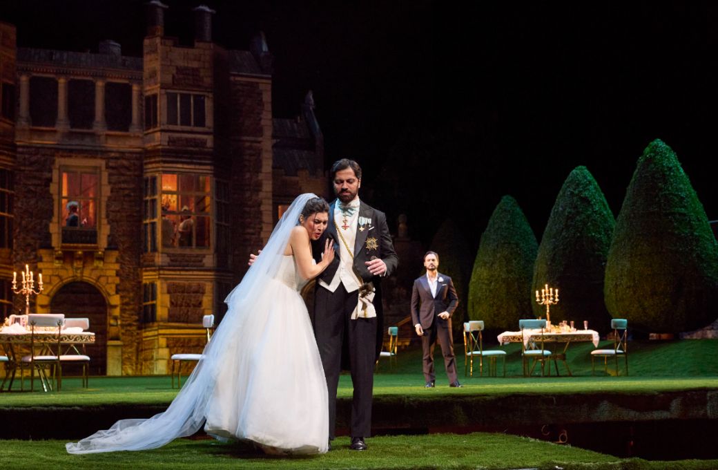 D&eacute;sir&eacute;e Giove (Glauce) and Giorgi Manoshvili (Creonte) &copy; Luciano Romano