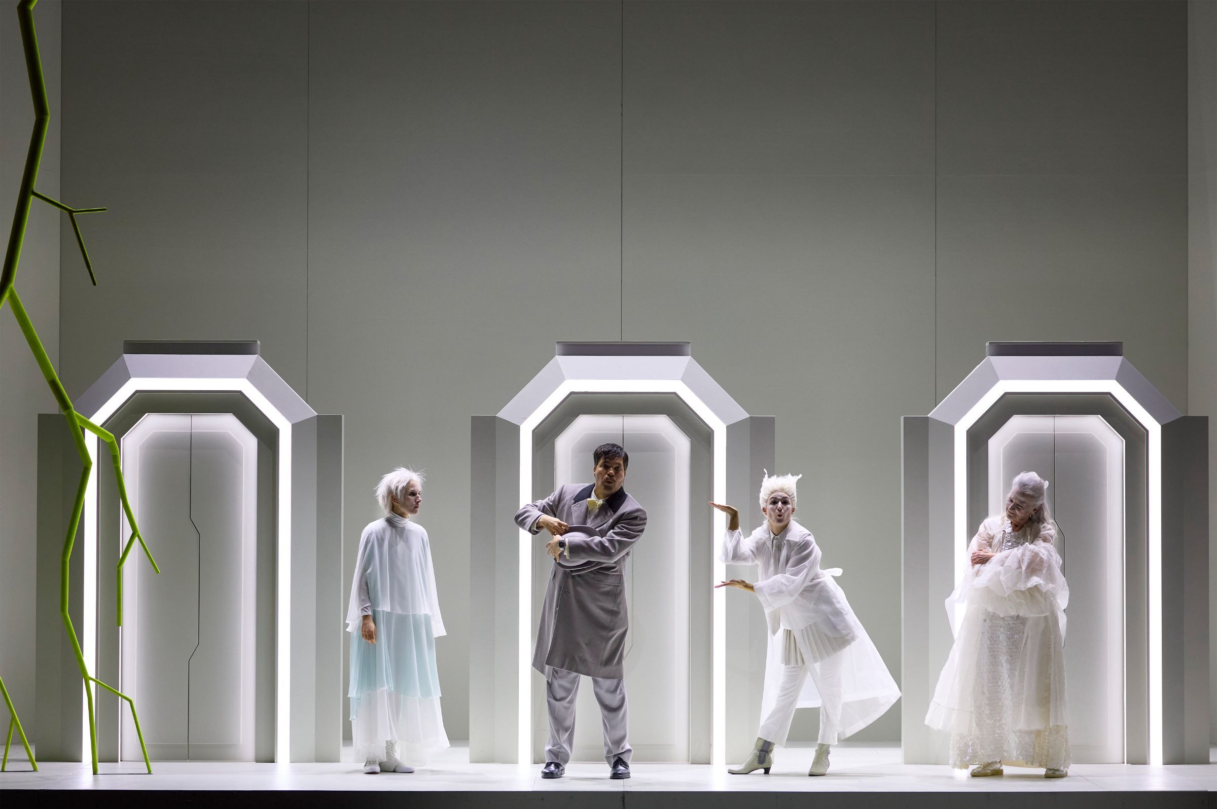 Ruben Drole (Frank) und Lucia Kotikova, Melina Pyschny, Barbara Grimm (Schicksal 1, 2 &amp; 3) &copy; Herwig Prammer