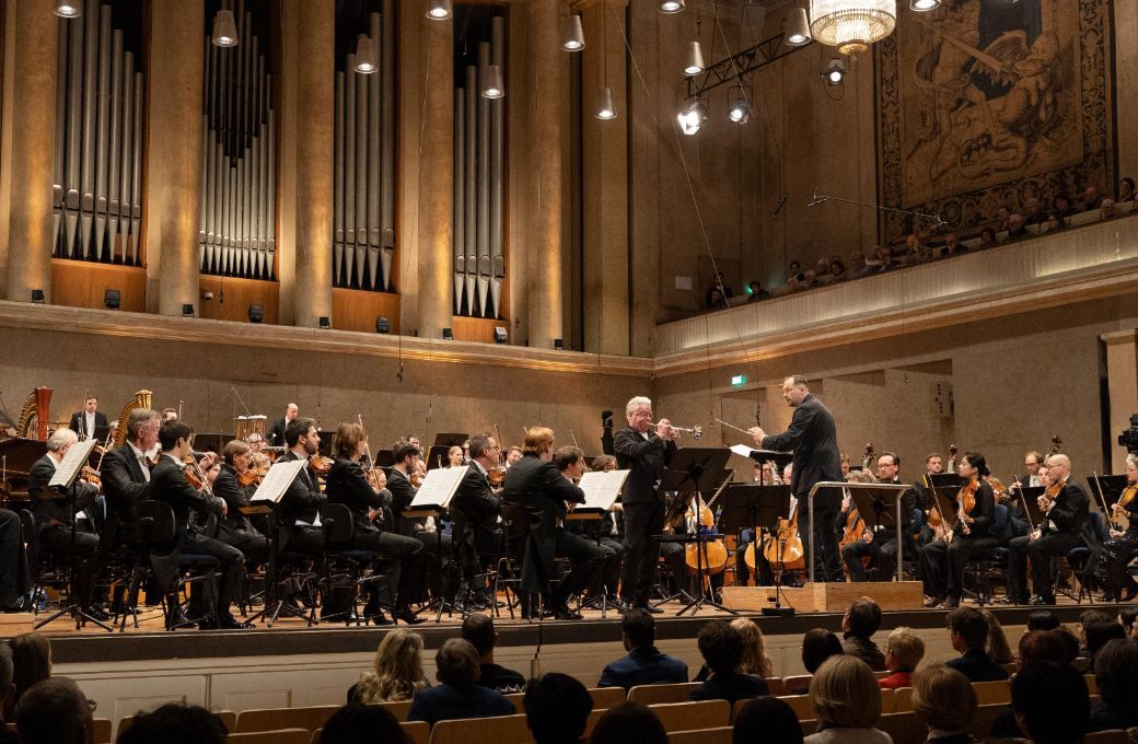 H&aring;kan Hardenberger und Andris Nelsons mit dem BRSO im Herkulessaal &copy; BR | Astrid Ackermann