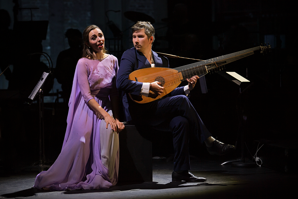 Lea Desandre et Thomas Dunford dans <i>Chasing Rainbows</i> &copy; Stefan Brion
