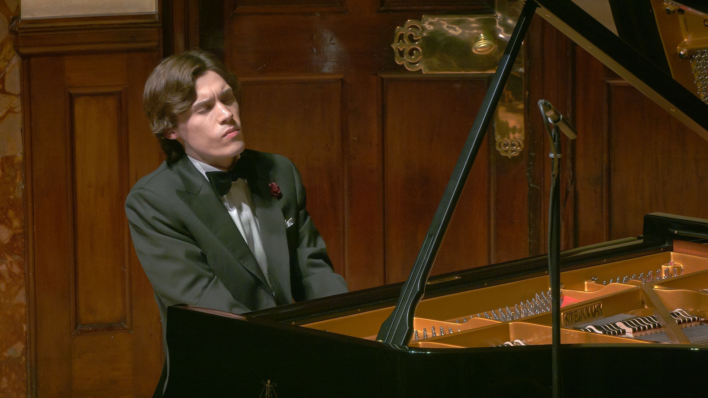 Jaeden Izik-Dzurko © Wigmore Hall | Darius Weinberg