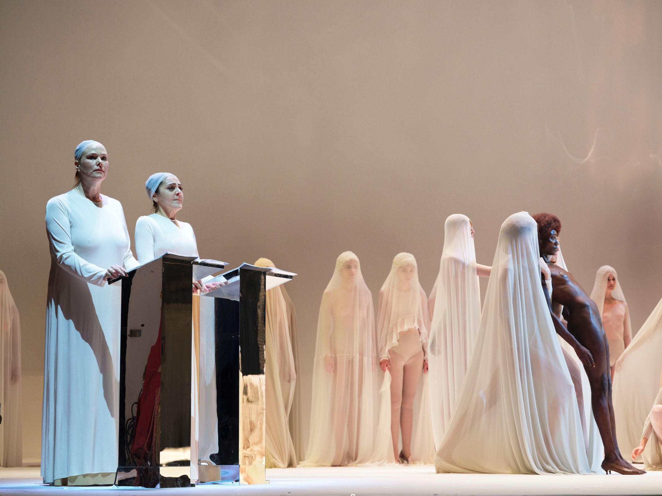 Jessica Pratt and Maria Agresta in <i>Partenope</i> &copy; Luciano Romano