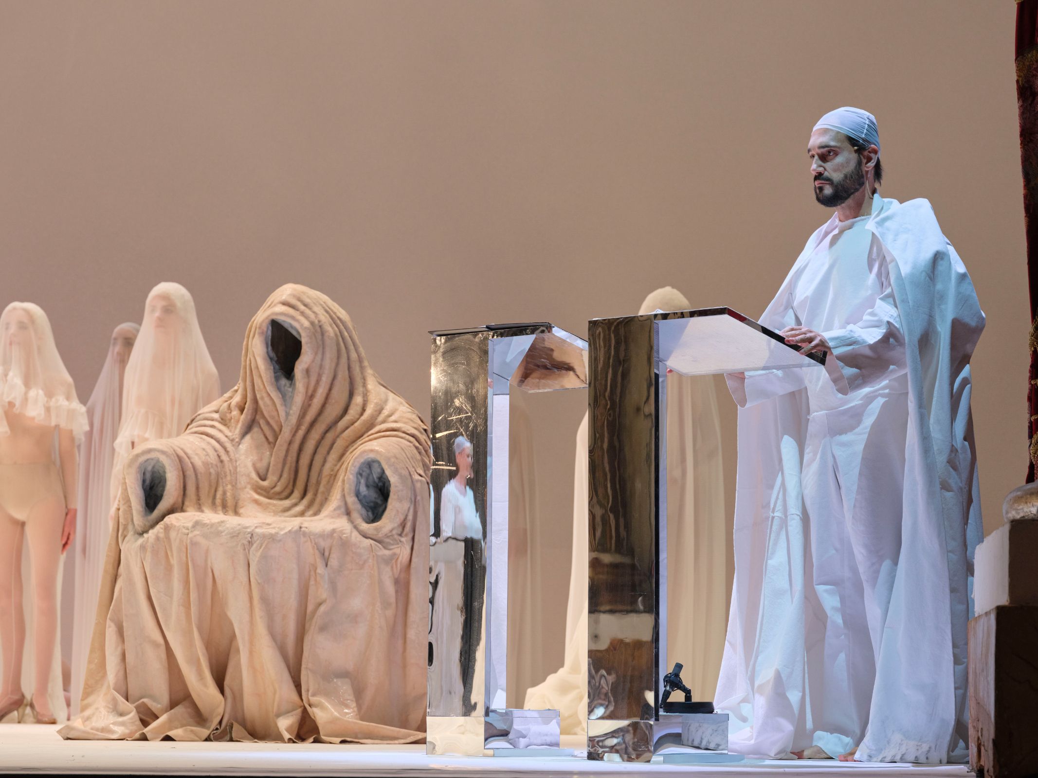 Mimmo Borrelli in <i>Partenope</i> &copy; Luciano Romano