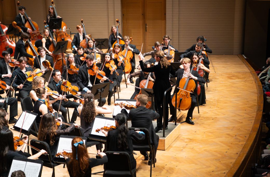 Kristiina Poska dirige l'Orchestre Fran&ccedil;ais des Jeunes &agrave; Bozar &copy; Marion Rousseau