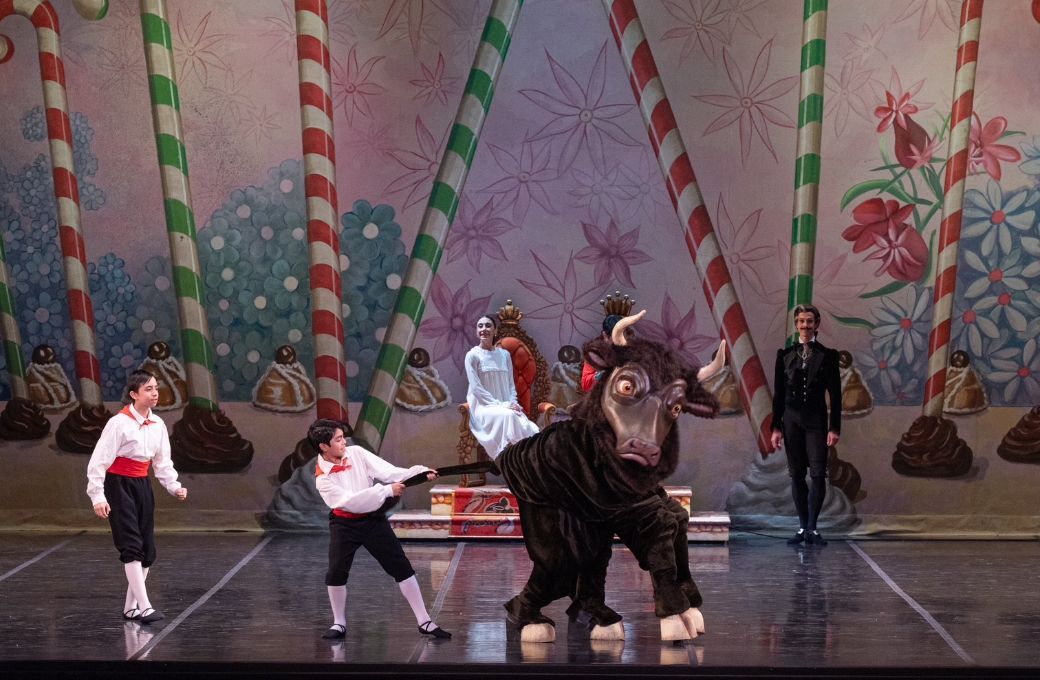 The Spanish Dance in Act 2 of <i>The Nutcracker</i> for Ballet Teatro Col&oacute;n &copy; Carlos Villamayor